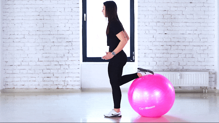 Lunges with the stability ball