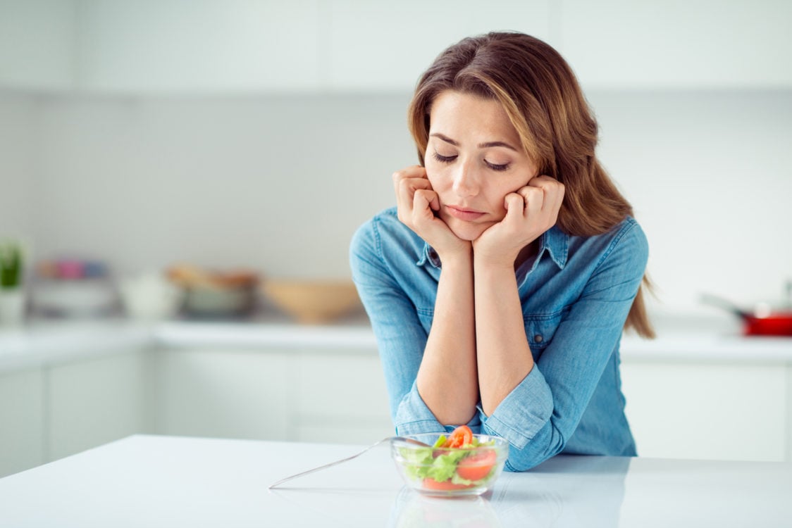 Strict dieting and small portions can cause hunger and cravings