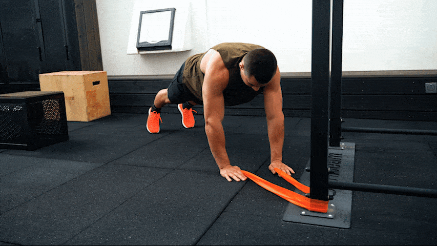 Ako správne cvičiť kľuky plank s priťahovaním posilňovacej gumy k bokom (Plank Hip Taps)?