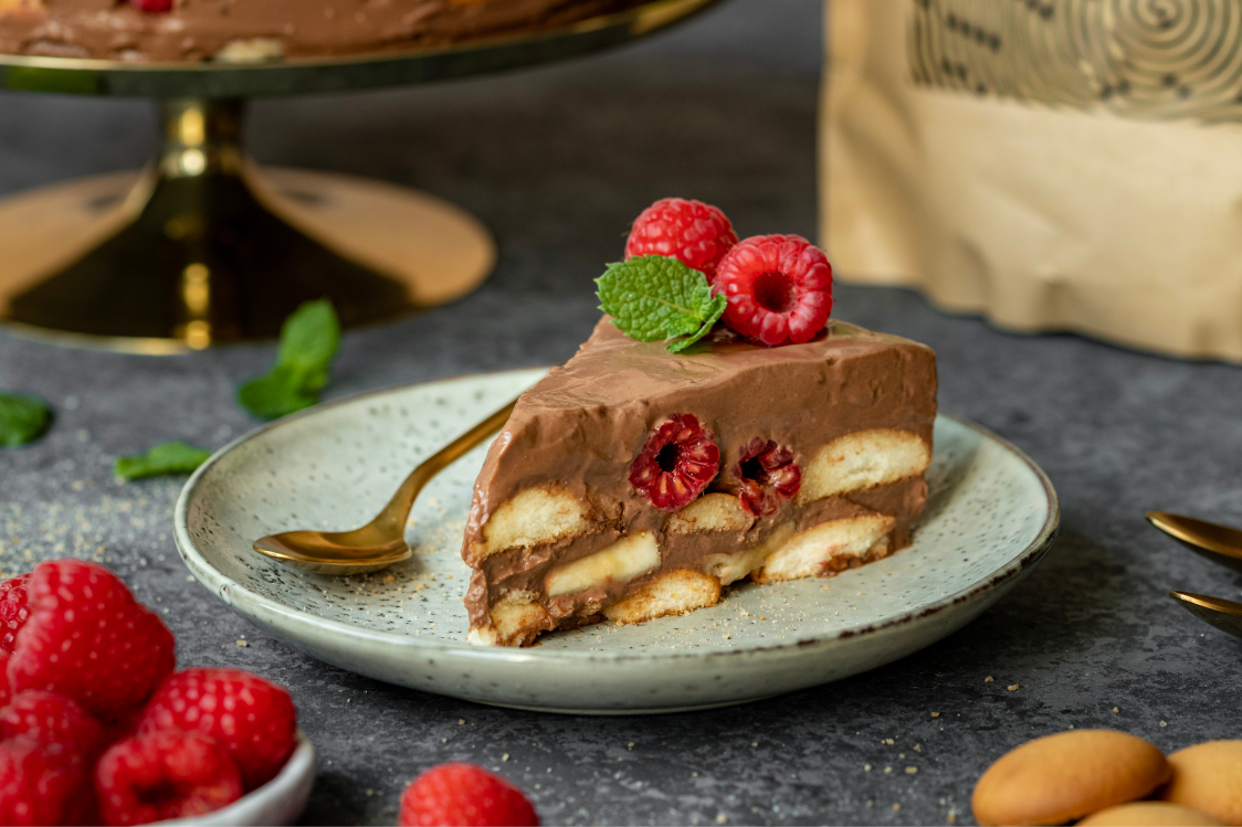 Fitness recept: Nepečený čokoládový dort z piškotů, ovoce a tvarohu