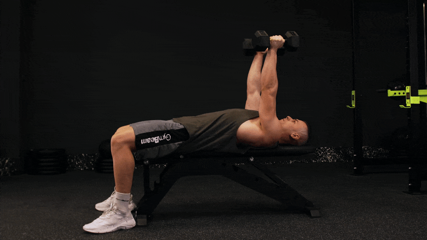 Ako cvičiť tlaky s jednoručkami v ľahu na triceps?
