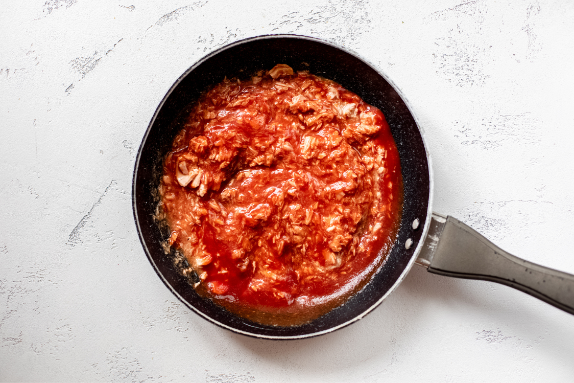 Pasta with tuna and tomato sauce - method