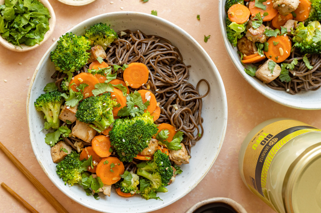 Soba noodles with tofu and vegetables