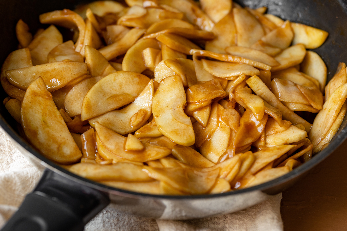 Juicy Cinnamon Apple Pie - Process