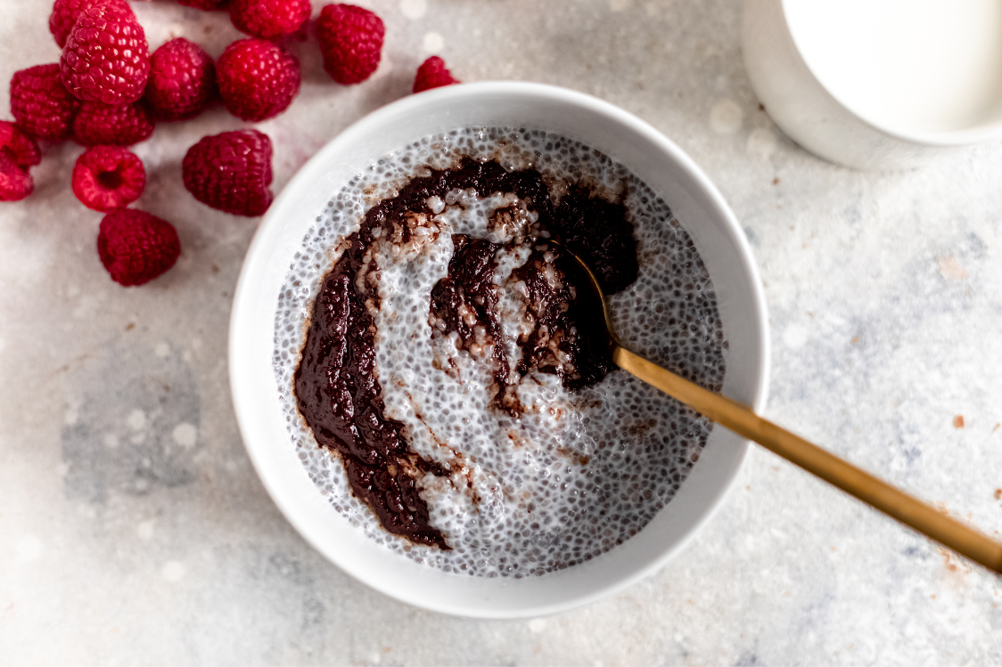 Čokoladni chia beljakovinski puding – postopek priprave