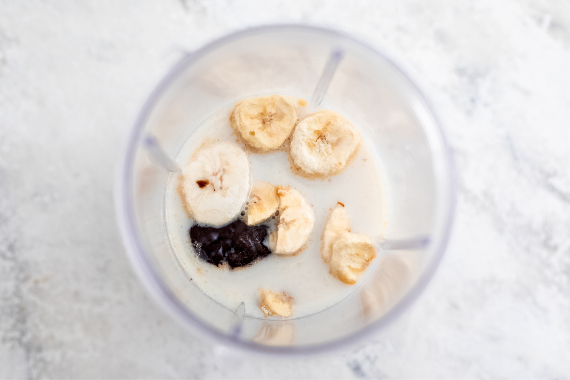 Creamy Banana and Peanut Smoothie - method