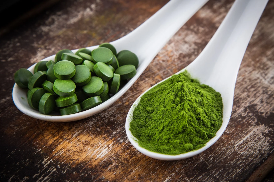 What beneficial substances does chlorella contain?
