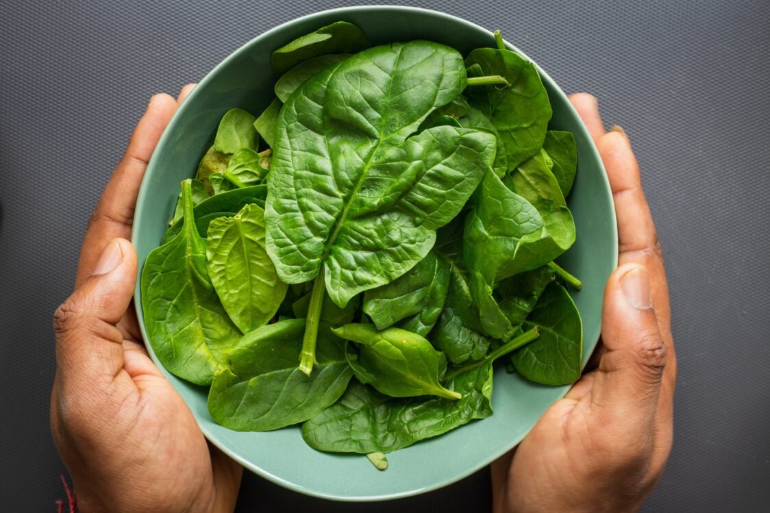 What can you prepare with dark leafy vegetables and how to incorporate them into your diet?