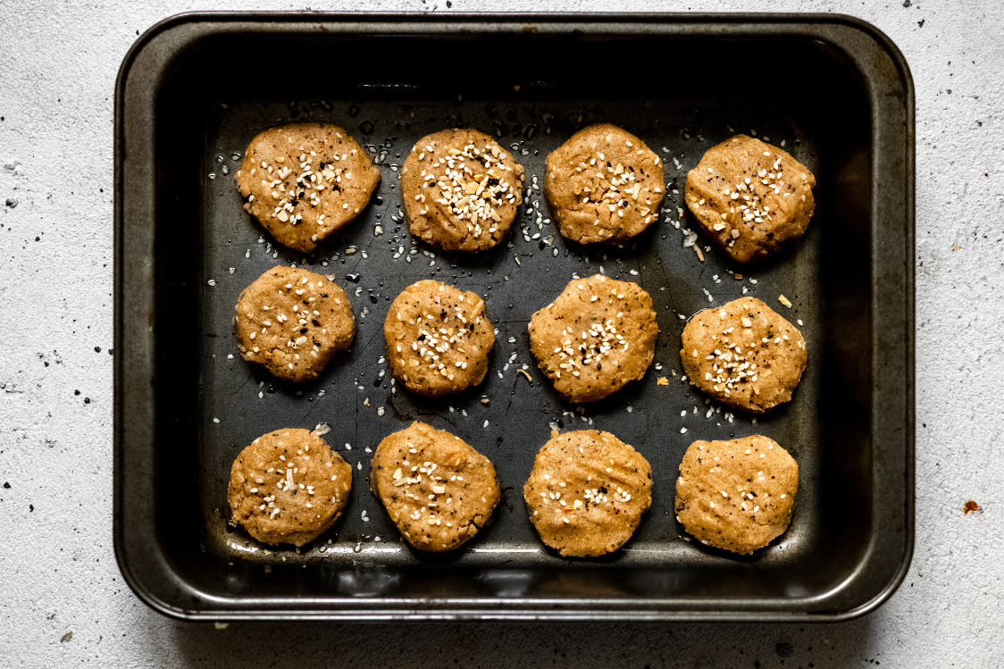 Slané cibulové sušenky - před pečením