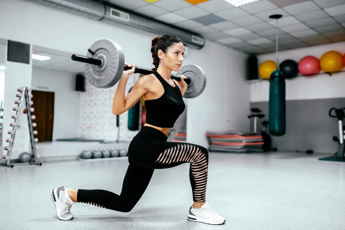 Which muscles are strengthened when doing lunges?