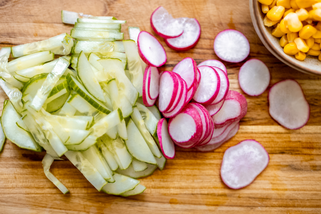 Poke bowl s lososem - Příprava zeleniny