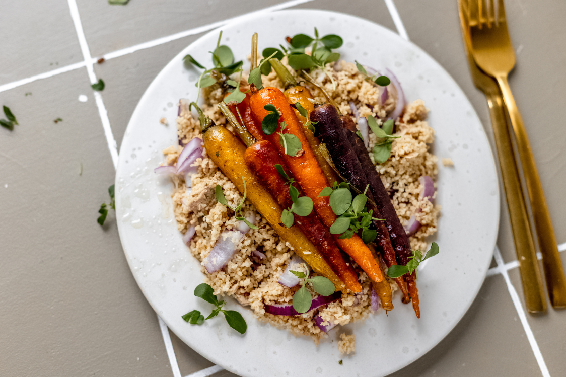 Kuskus s tuňákem a glazovanou mrkví