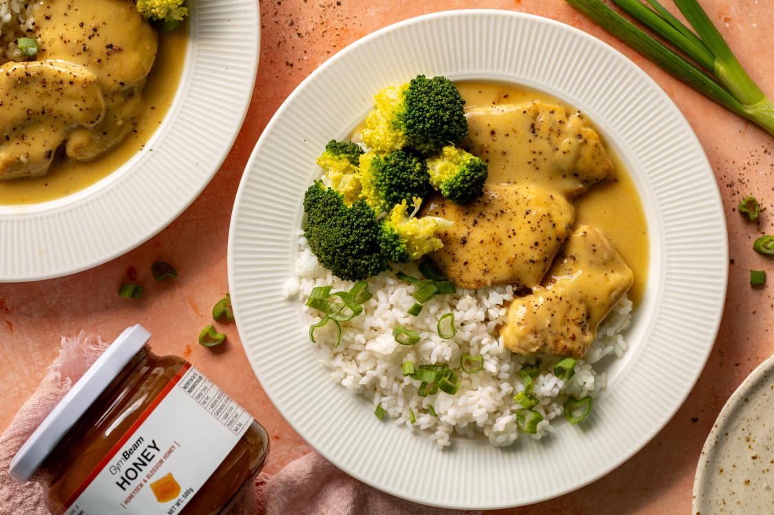 Kuřecí prsa s medovo-hořčičnou omáčkou Kuřecí prsa s medovo-hořčičnou omáčkou