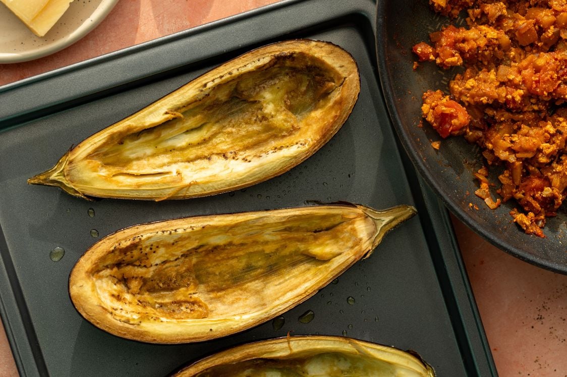 Plněný lilek s tofu a sýrem - vydlabaný lilek