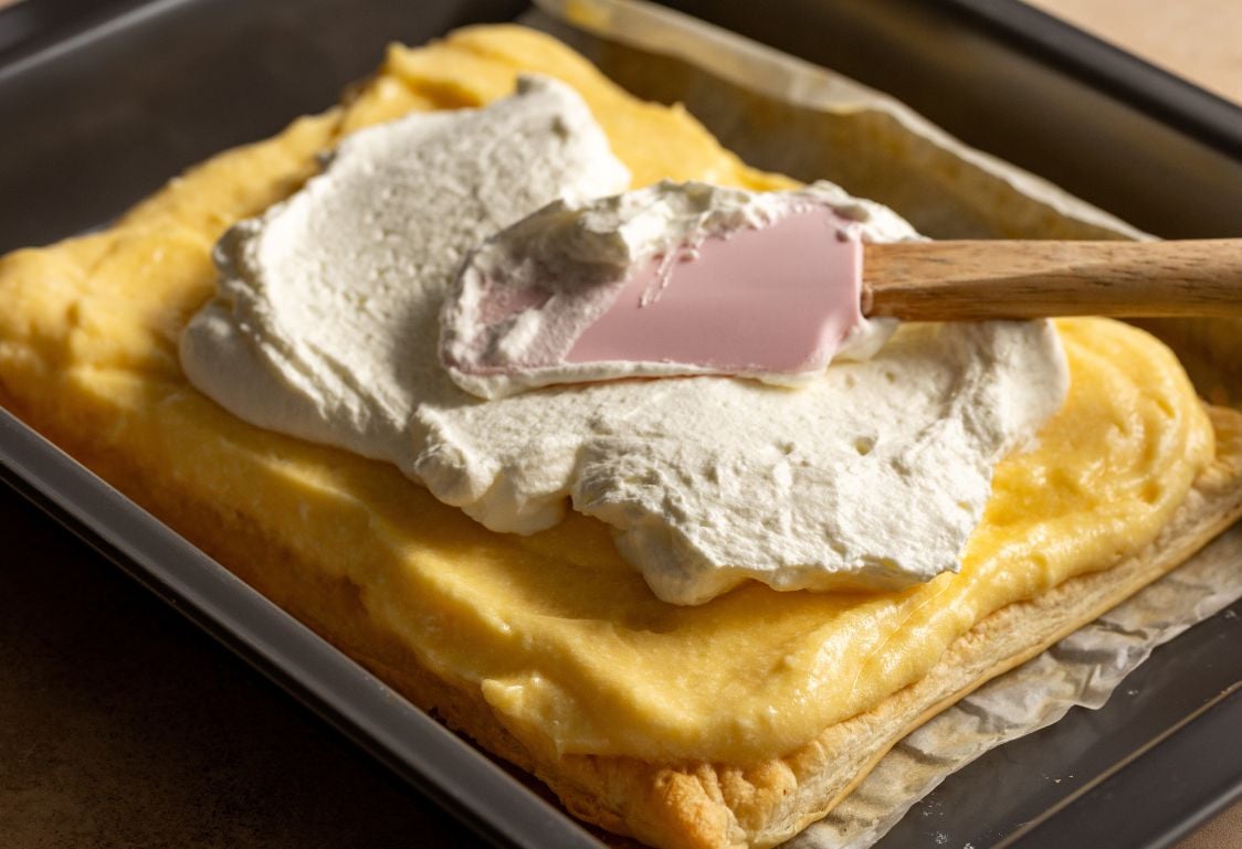 Kremeš - vrstvení krémů Kremeš - vrstvení krémů