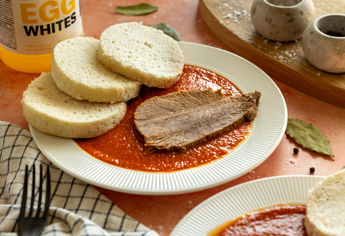 Rajská omáčka s hovězím masem a proteinovým knedlíkem