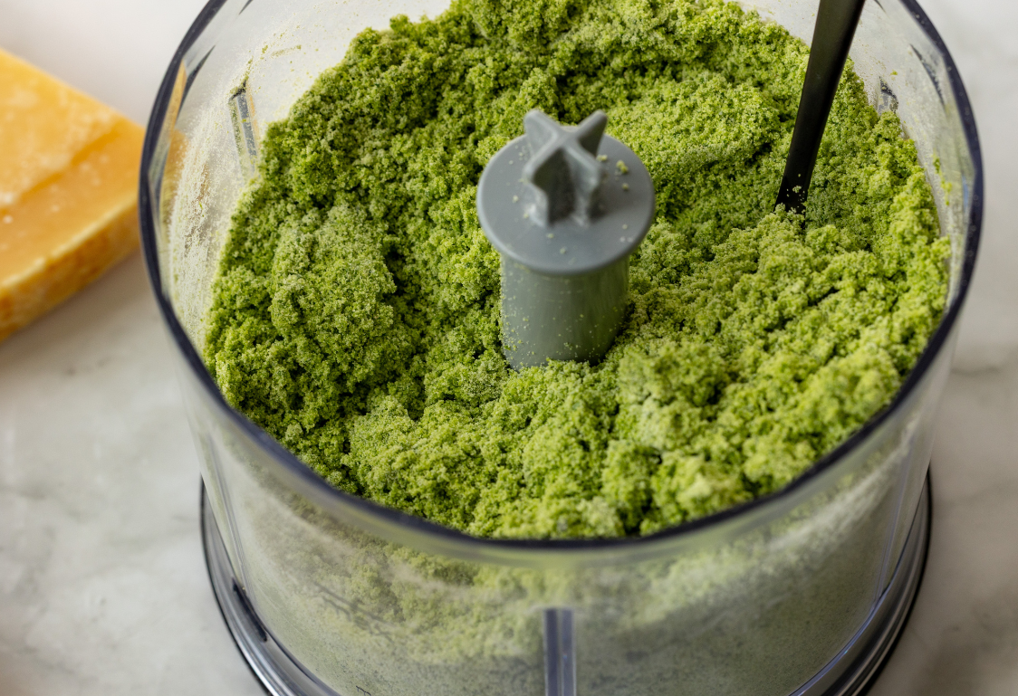 Špenátové noky s kuřecím masem - rozmixovaný špenát s moukou