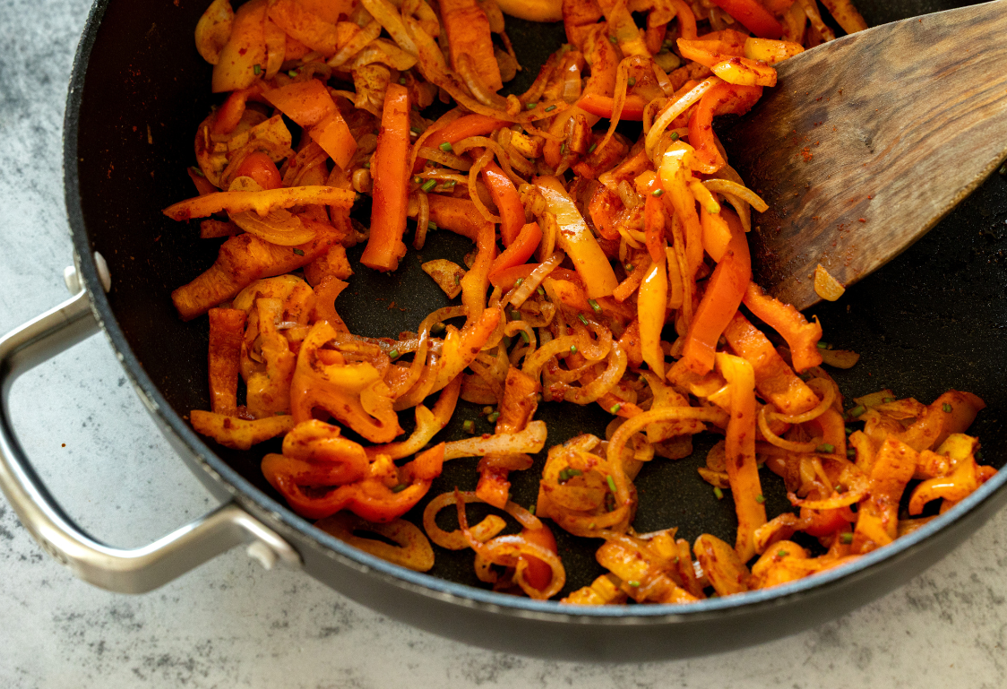 Закуска шакшука - Запържване на зеленчуци с подправки Закуска шакшука - Запържване на зеленчуци с подправки