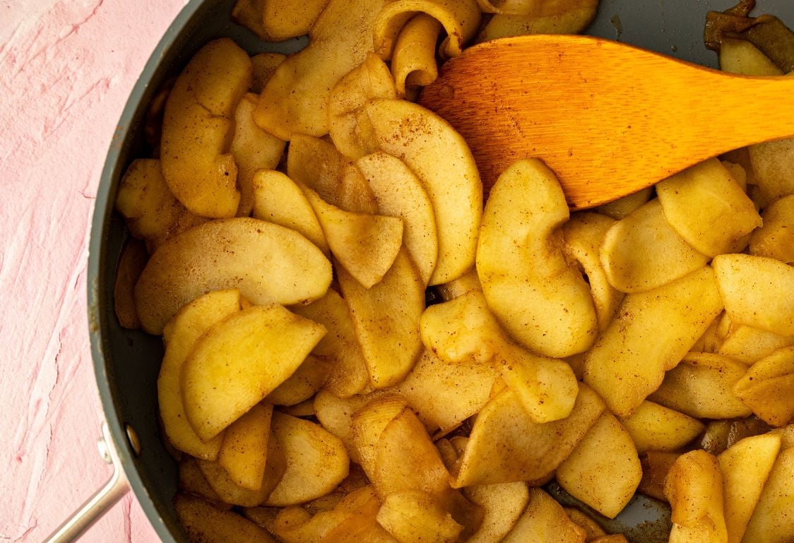 Pečená jablečná palačinka - příprava jablek Pečená jablečná palačinka - příprava jablek