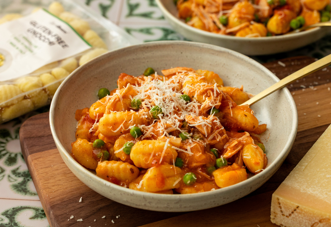 Gnocchi s trhaným masem a rajčatovou omáčkou z jedné pánve