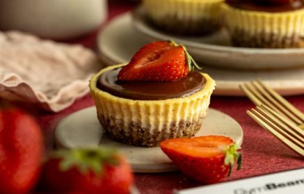Fitness recept: Mini cheesecakes s čokoládovou polevou