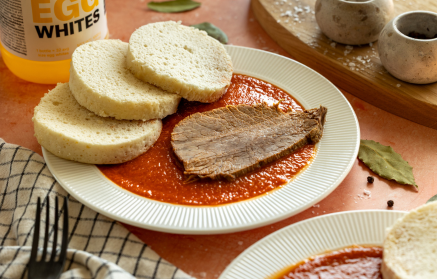 Fitness recept: Rajská omáčka s hovězím masem a proteinovým knedlíkem