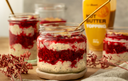 Fitness recept: Overnight oats s malinami a arašídovým máslem