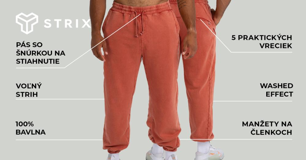 Model měří 195 cm a má na sobě velikost XXXL.