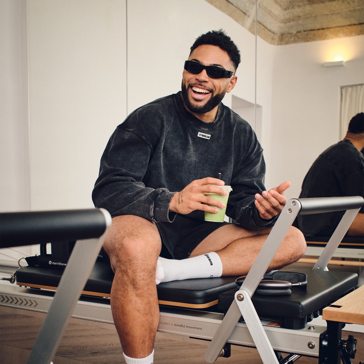 GymBeam Aura Jumper Washed Black