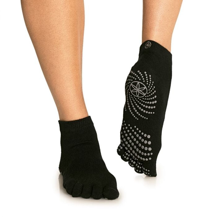 Ponožky na jógu Grippy Yoga Socks Black - GAIAM černá S/M