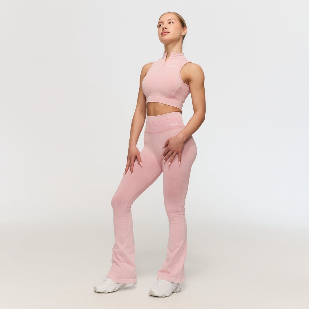 Bezešvá sportovní podprsenka Fierce Baby Pink - GymBeam