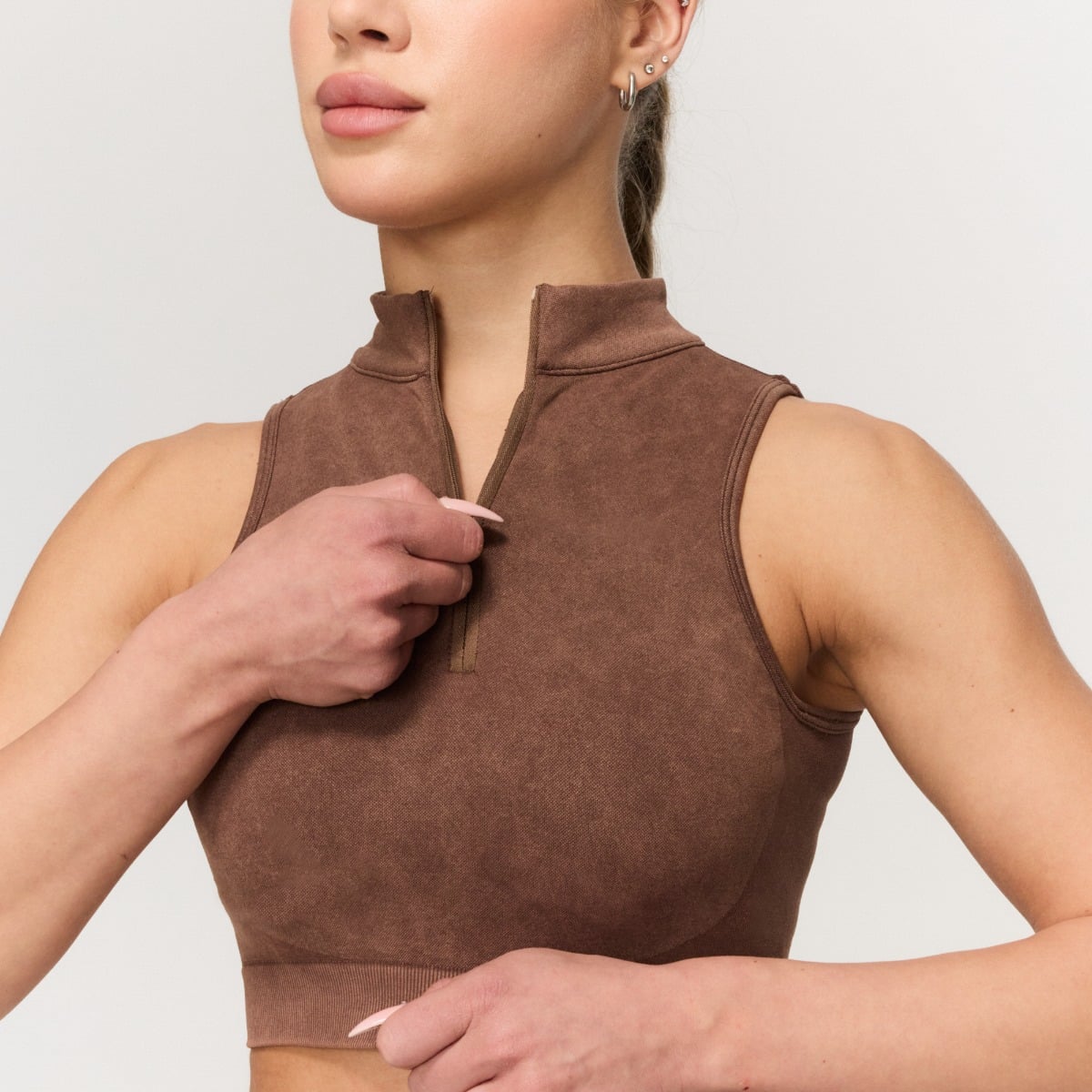 Bezešvá sportovní podprsenka Fierce Brown - GymBeam