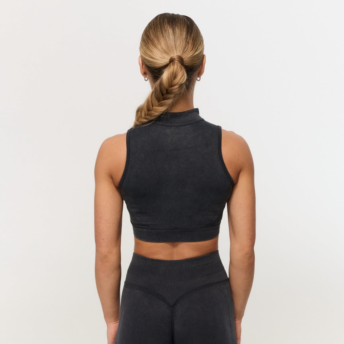 Bezešvá sportovní podprsenka Fierce Dark Grey - GymBeam