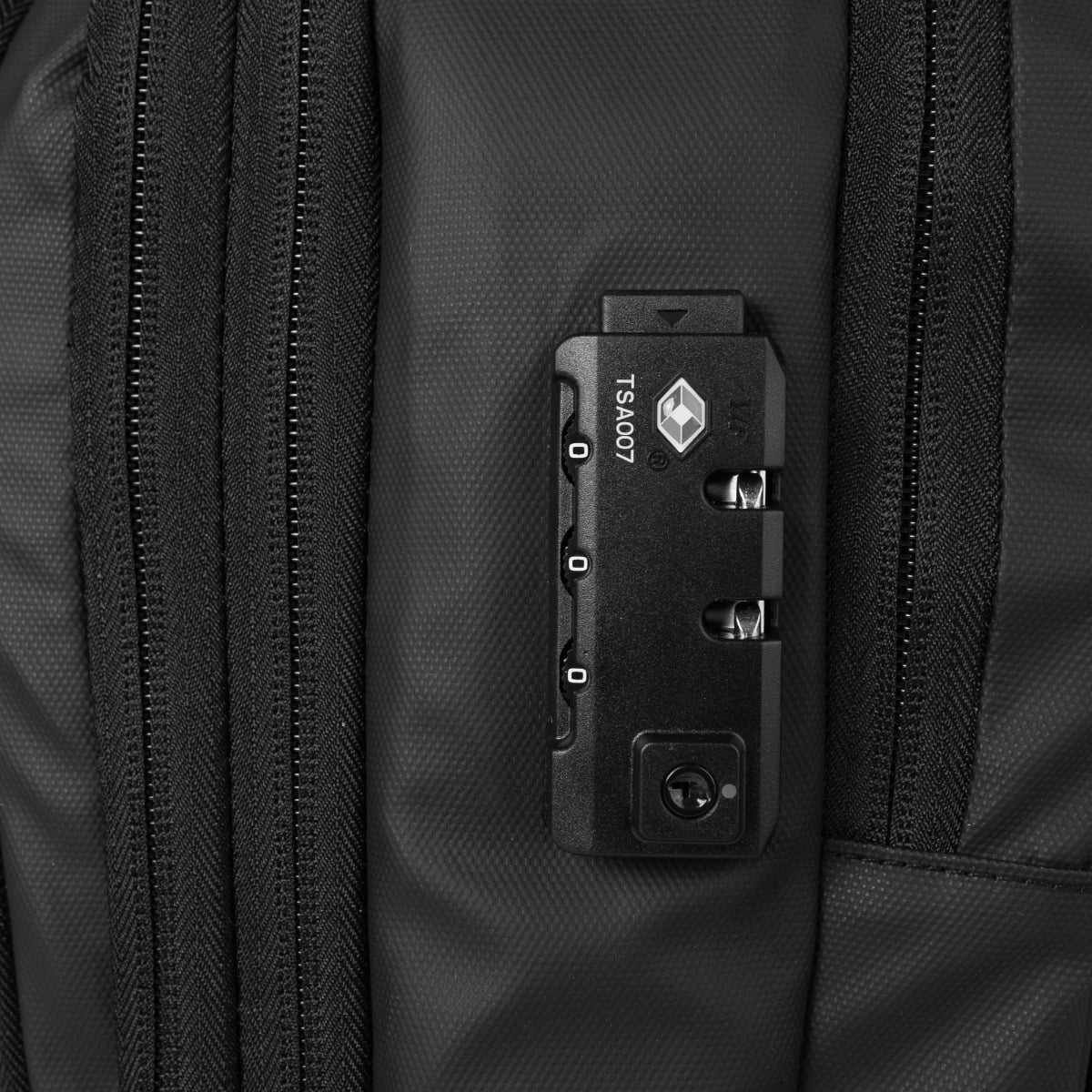 GymBeam Batoh FlyBag Small Black (obrázek 7)