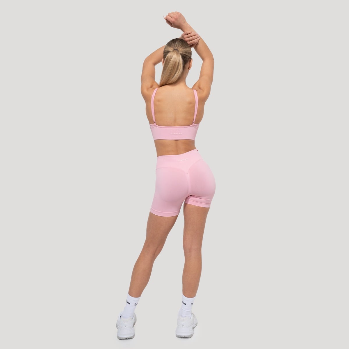 GymBeam Sportovní podprsenka Luma Baby Pink - Velikost: M | Barva: Ružová | Hmotnost: 0,092 kg | Balení: 130 · záber 6