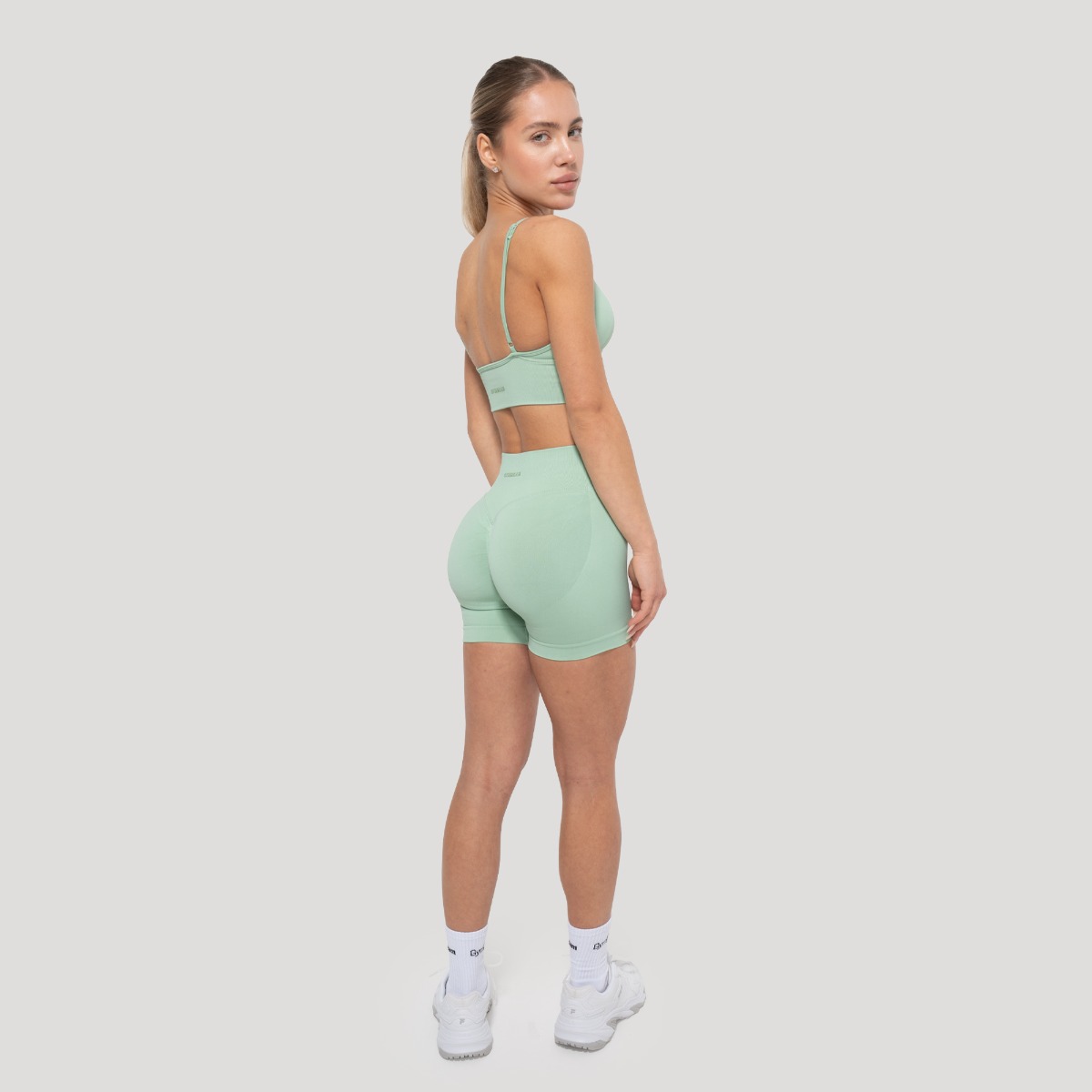 GymBeam Sportovní podprsenka Luma Pistachio - Velikost: XS | Barva: Zelená | Hmotnost: 0,078 kg | Balení: 145 · záber 7
