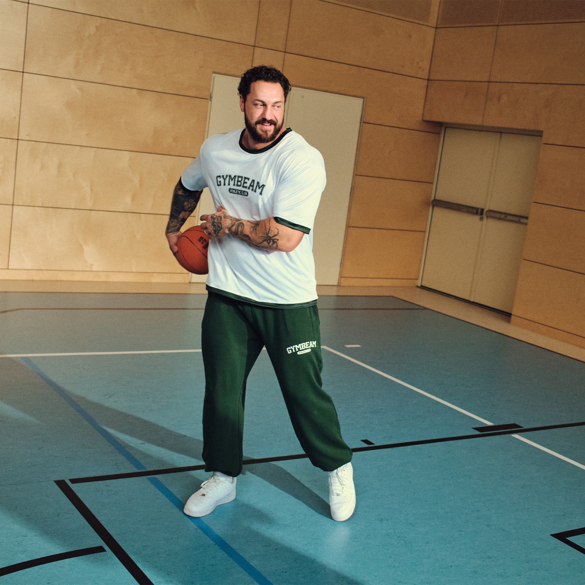 GymBeam Tričko Oversized Varsity White (obrázek 5)