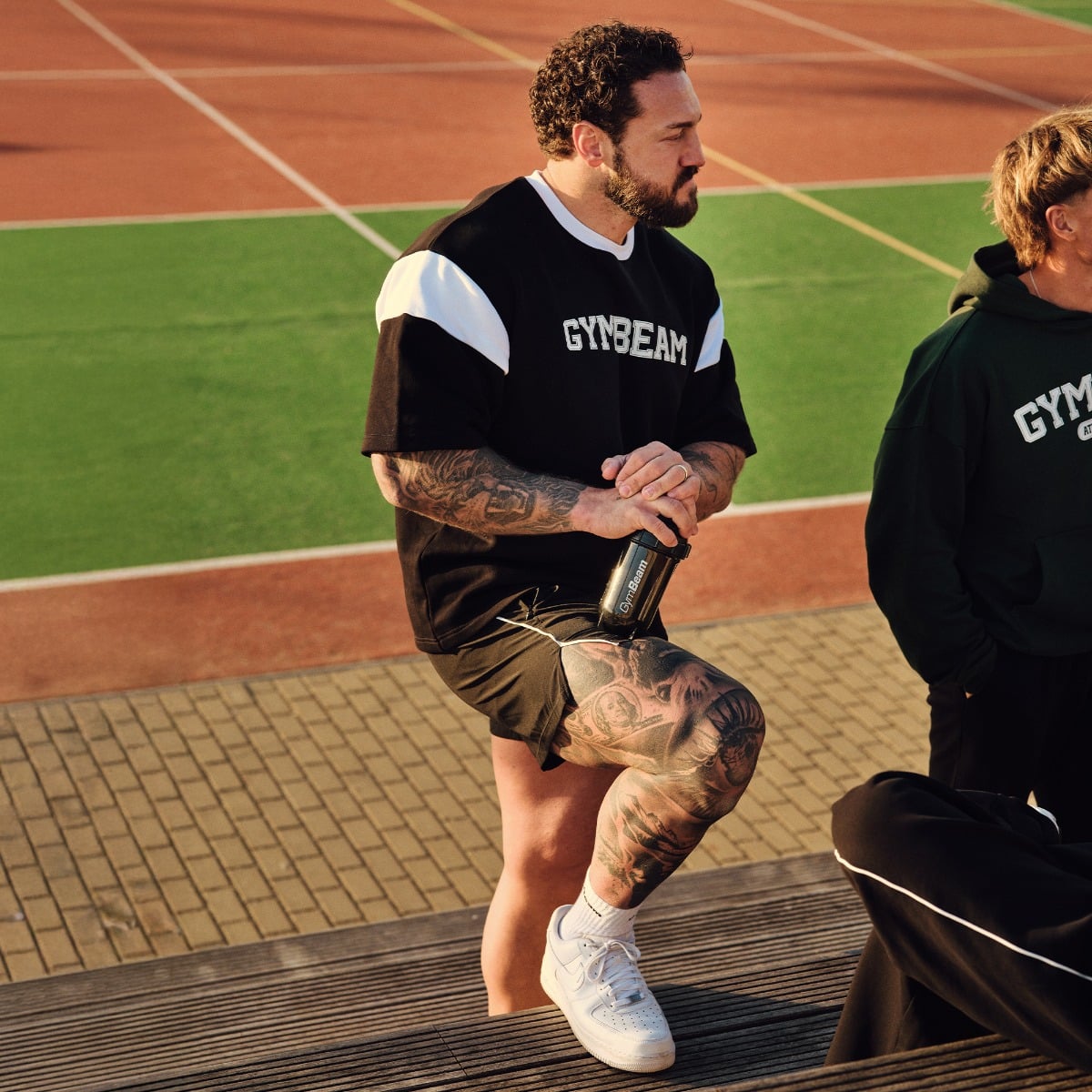 GymBeam Sportovní šortky Varsity Black (obrázek 4)
