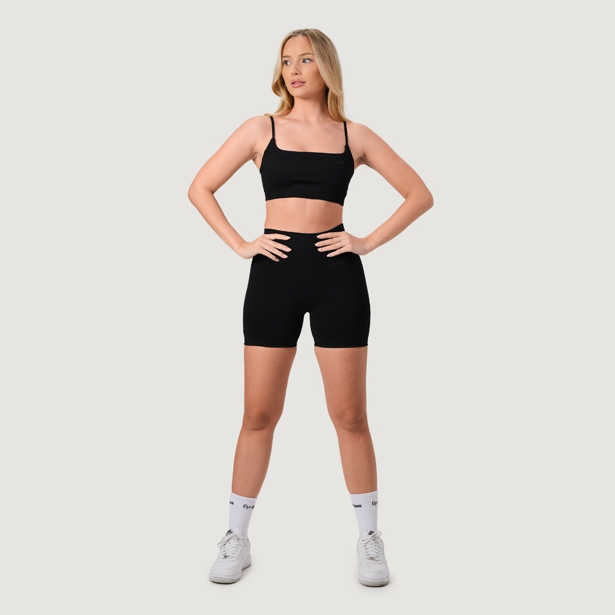 Bezešvá sportovní podprsenka NEO Black - GymBeam černá S