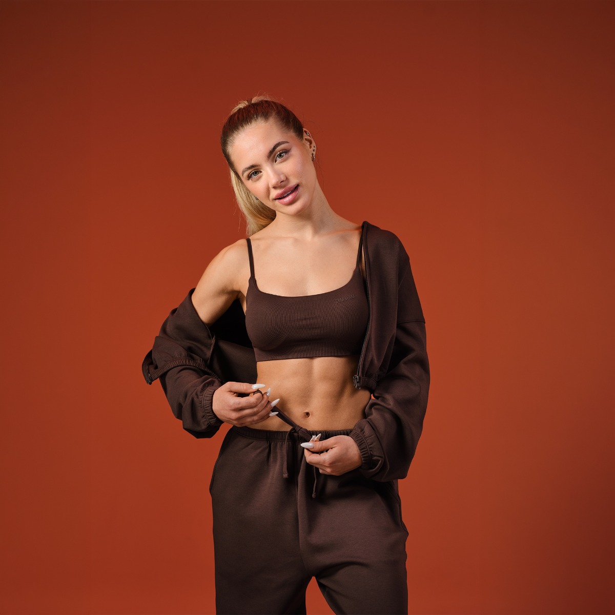 GymBeam Bezešvá sportovní podprsenka NEO - Velikost: XS | Barva: hnedá | Hmotnost: 0,091 kg | Balení: 123 · záber 8