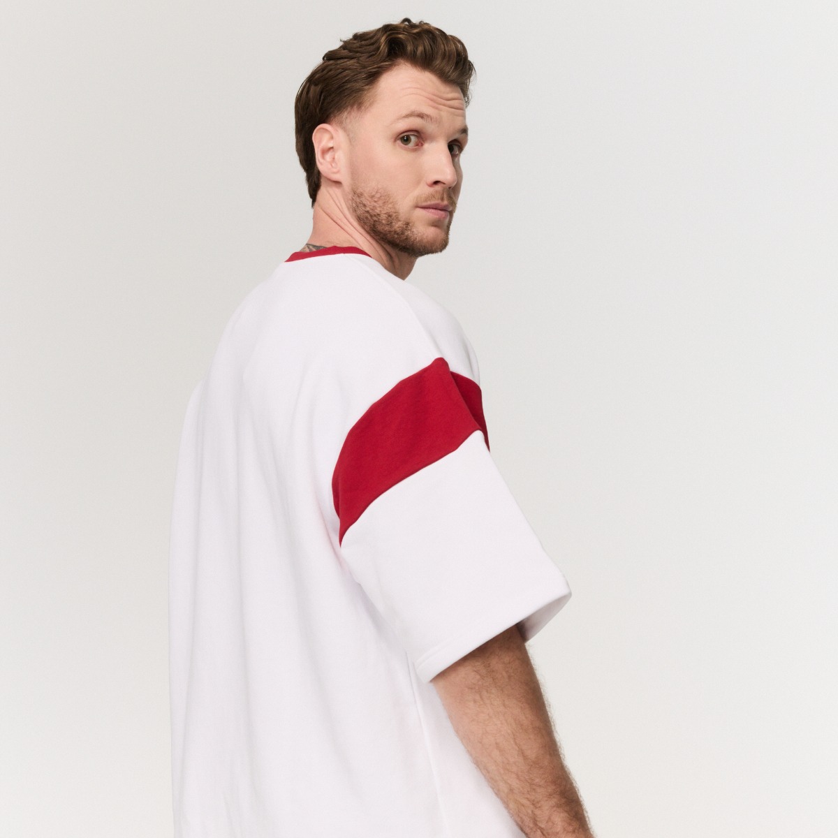 GymBeam Tričko Premium Heavyweight Varsity White (obrázek 3)