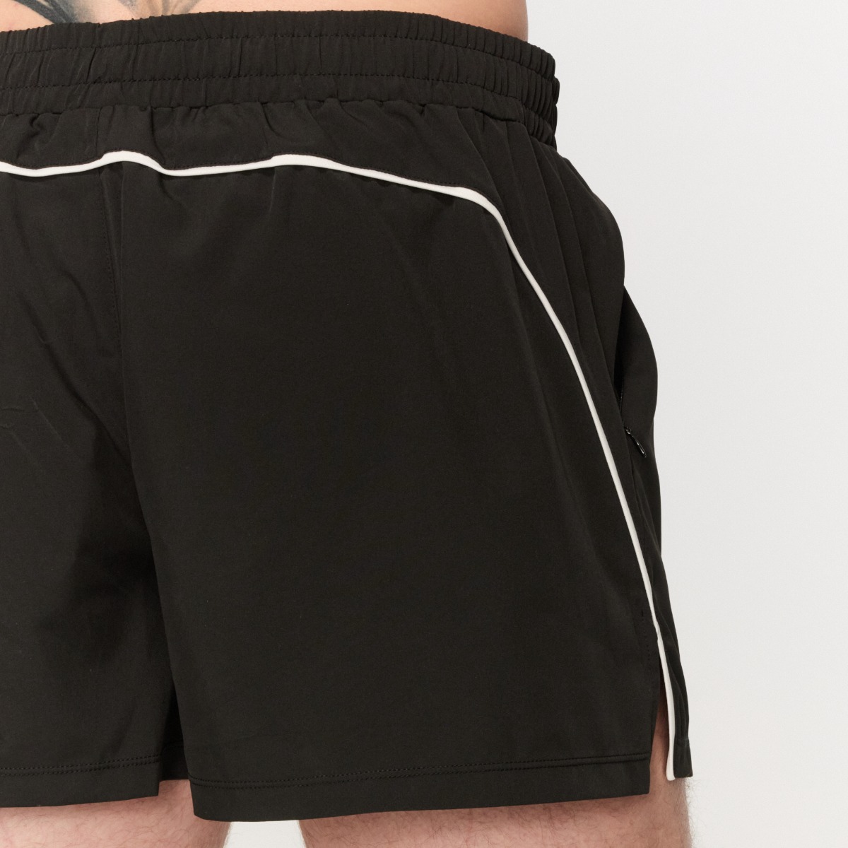 GymBeam Sportovní šortky Varsity Black (obrázek 5)