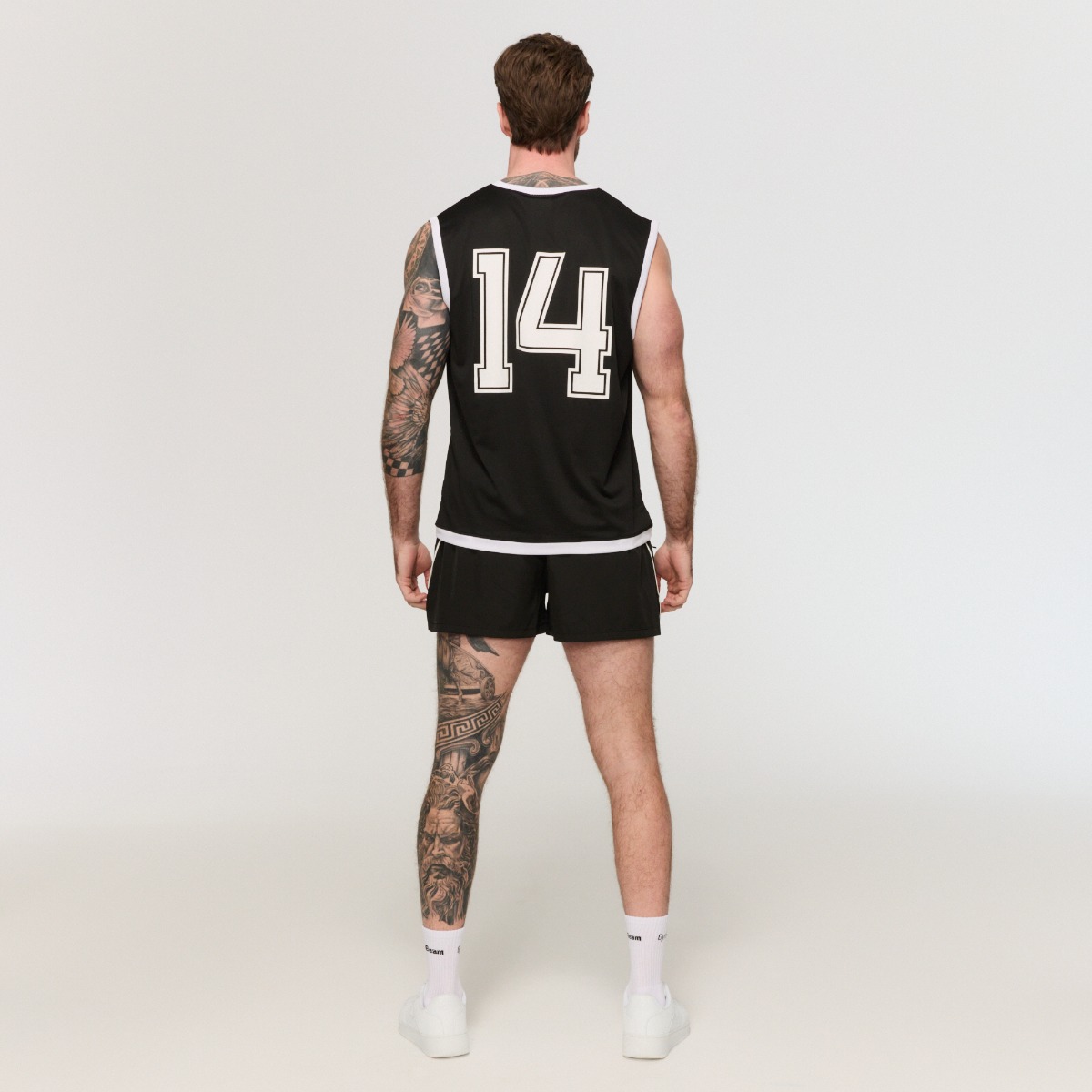 GymBeam Sportovní šortky Varsity Black (obrázek 6)