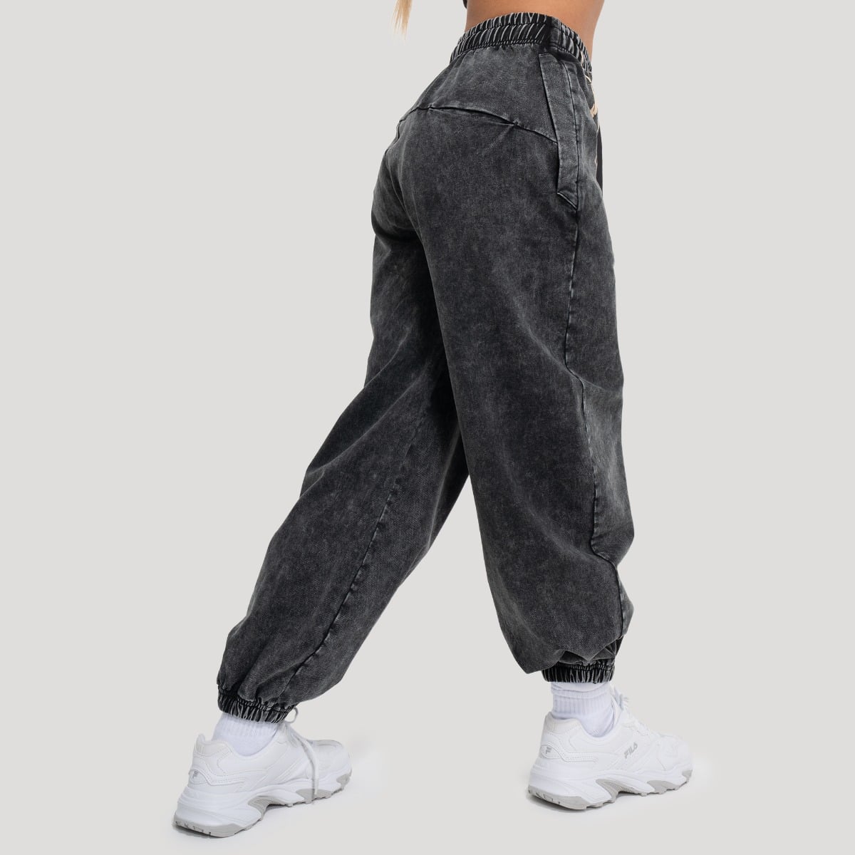 GymBeam Dámské tepláky Abyss Charcoal (obrázek 3)