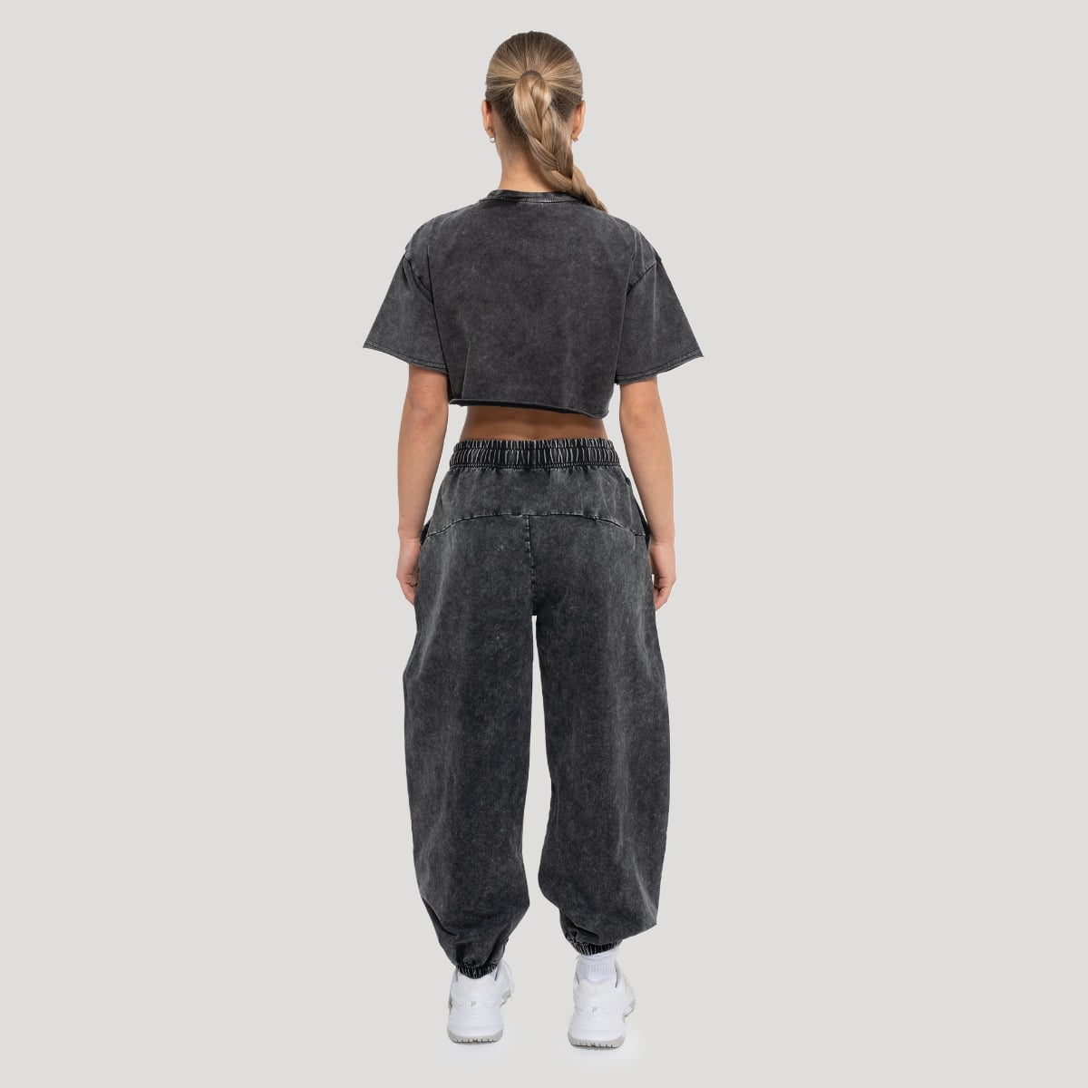 GymBeam Dámské tepláky Abyss Charcoal - Velikost: XL | Barva: Čierna | Hmotnost: 0,7 kg | Balení: 26 · záber 7