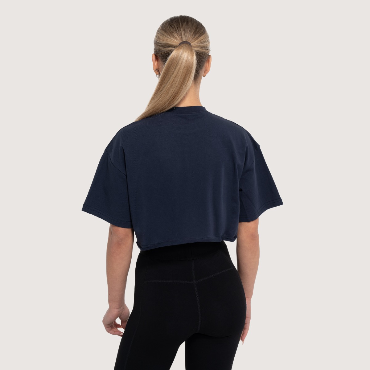GymBeam Women‘s Earned Cropped T-shirt Midnight (obrázek 4)