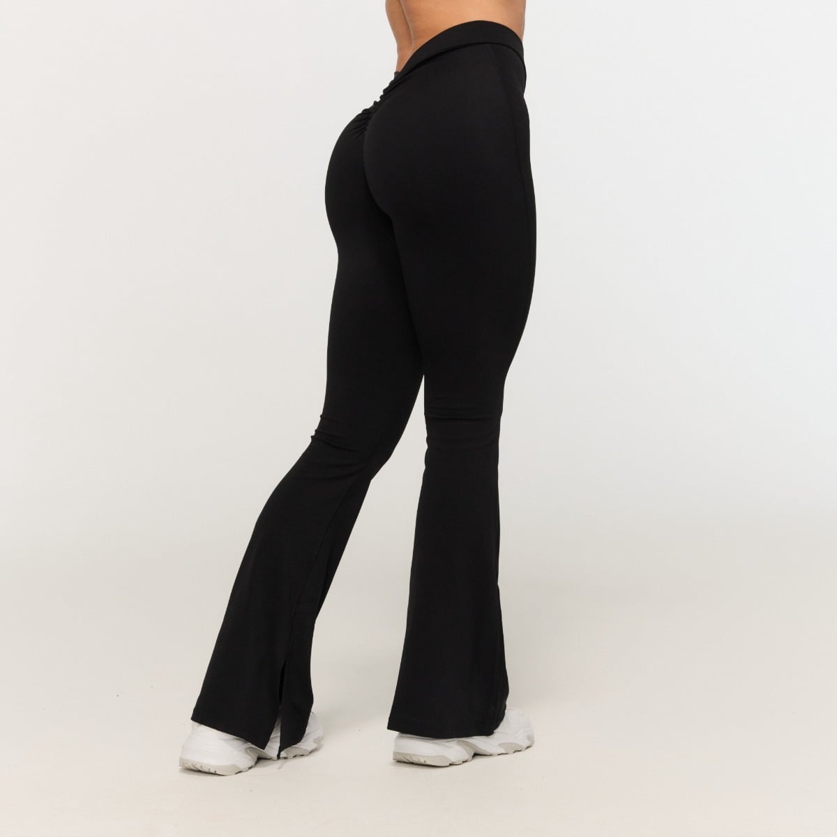 Women‘s Fierce V-back Pants Black - GymBeam