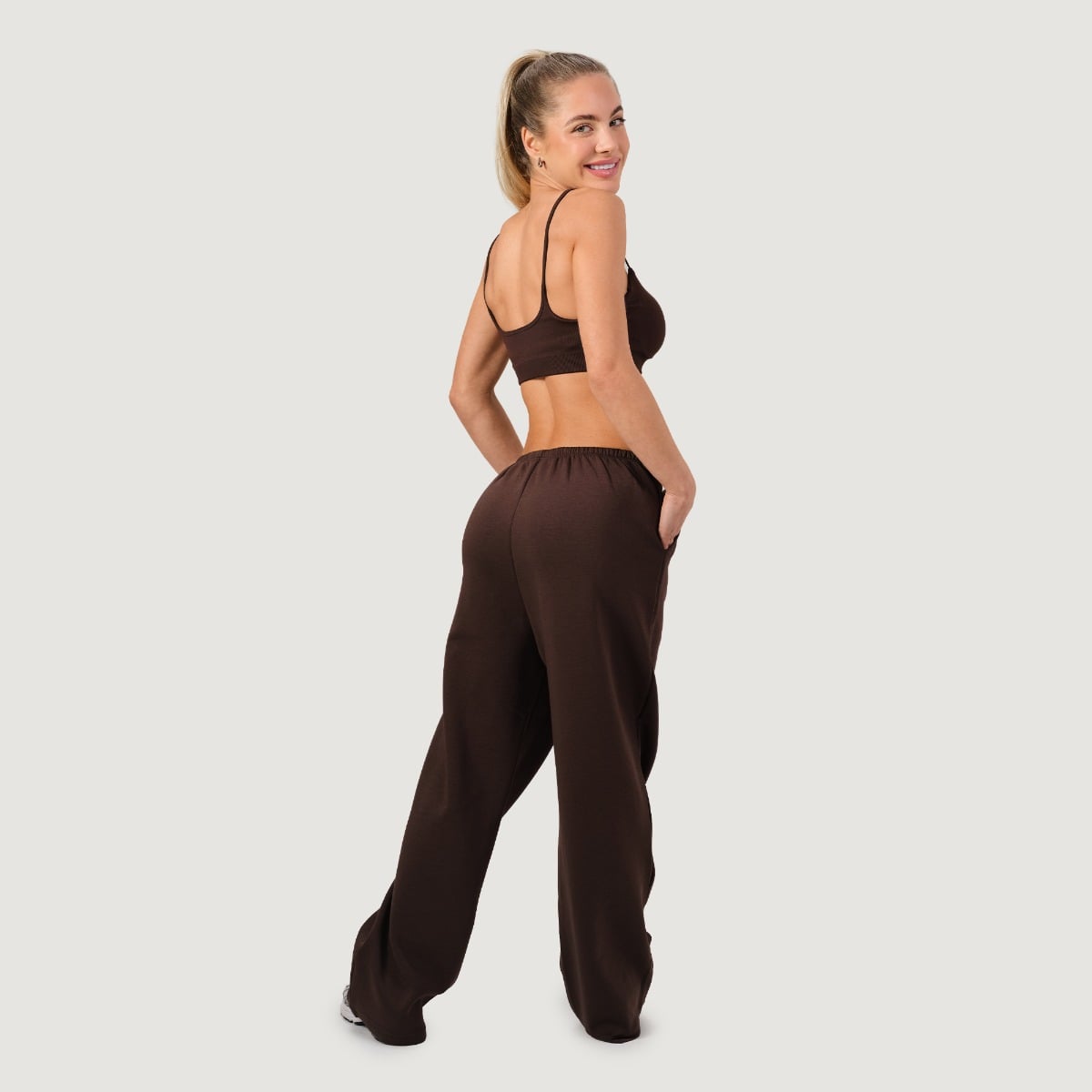 GymBeam Women‘s NEO Joggers Mocha (obrázek 10)