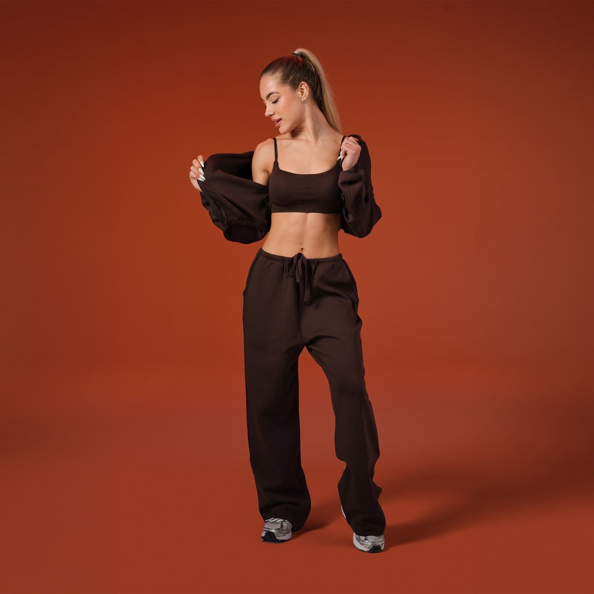 GymBeam Women‘s NEO Joggers Mocha (obrázek 5)