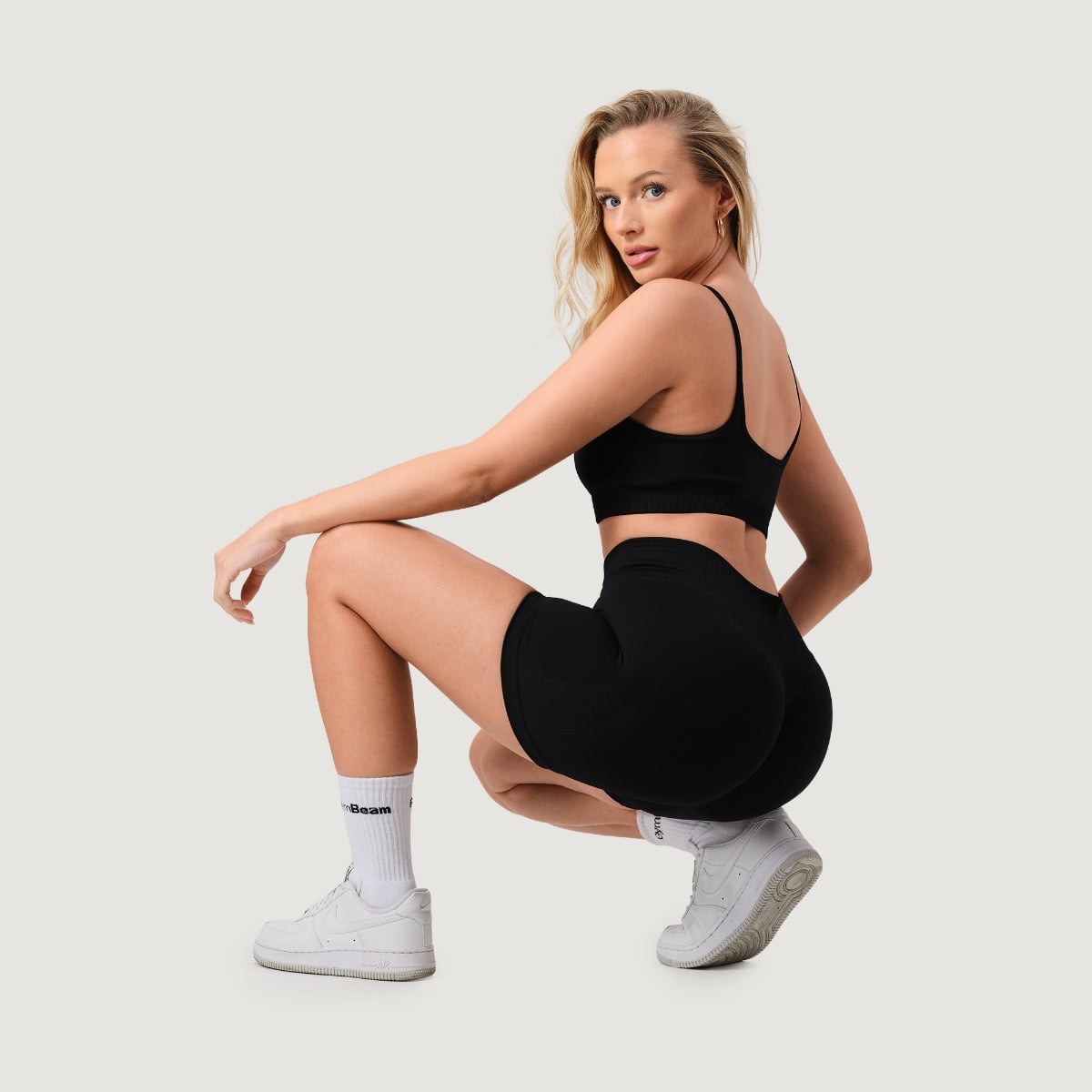 Dámské bezešvé šortky NEO Black - GymBeam černá M